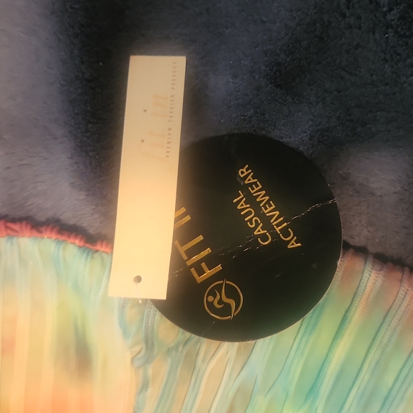 Fit In- Tie Dye- Scrunch Butt- Shorts- Size Medium- NWT - Picture 11 of 12